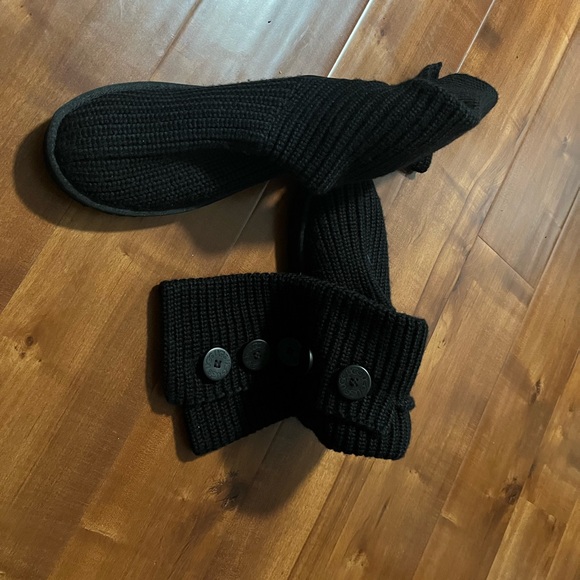 COPY - UGG Women's Classic Cardy Winter Boot - Picture 6 of 9